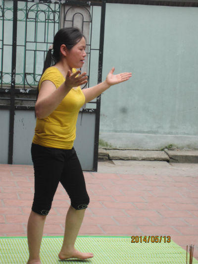 Vạch mặt "thánh mẫu"  bịp bợm “chữa bệnh” bằng... đấm đầu, bóp cổ